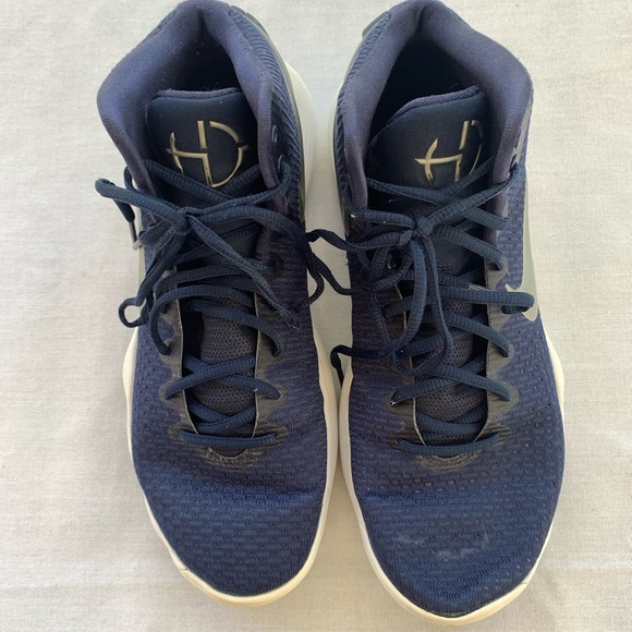 Nike Men Hyperdunk Shoes - Picture 2 of 12